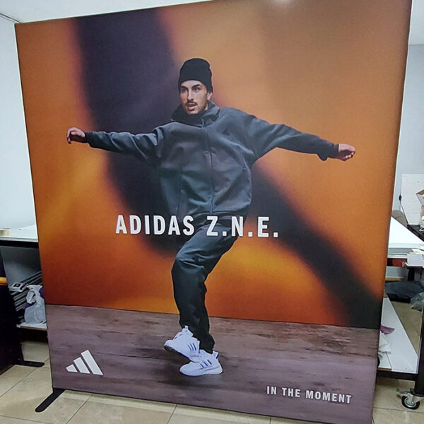 Adidas Yengeç Stand Örneği